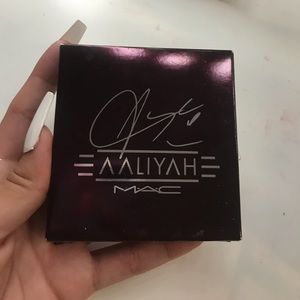 Aaliyah MAC palette